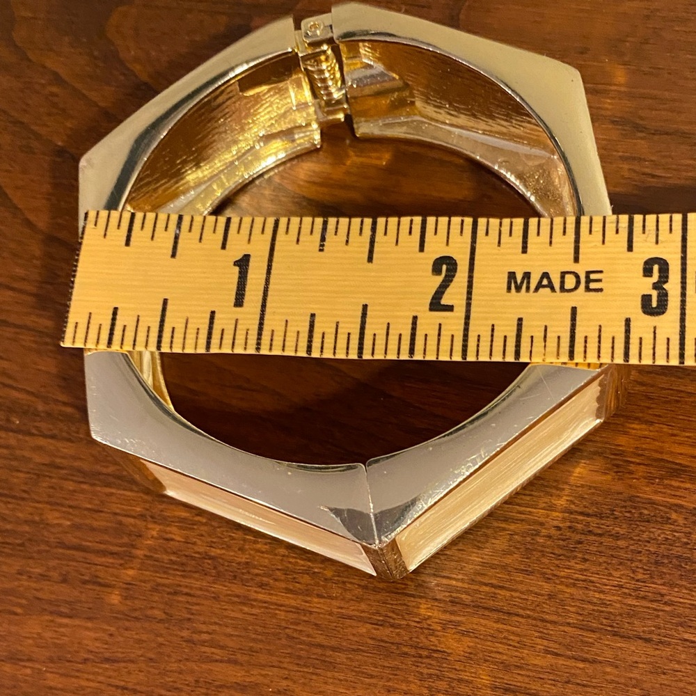 Vintage heavy golden dangle, hinged bracelet with rectangular enameled sides - Picture 6 of 12